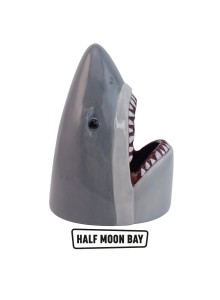 Моливник с формата на акулата от "Челюсти"